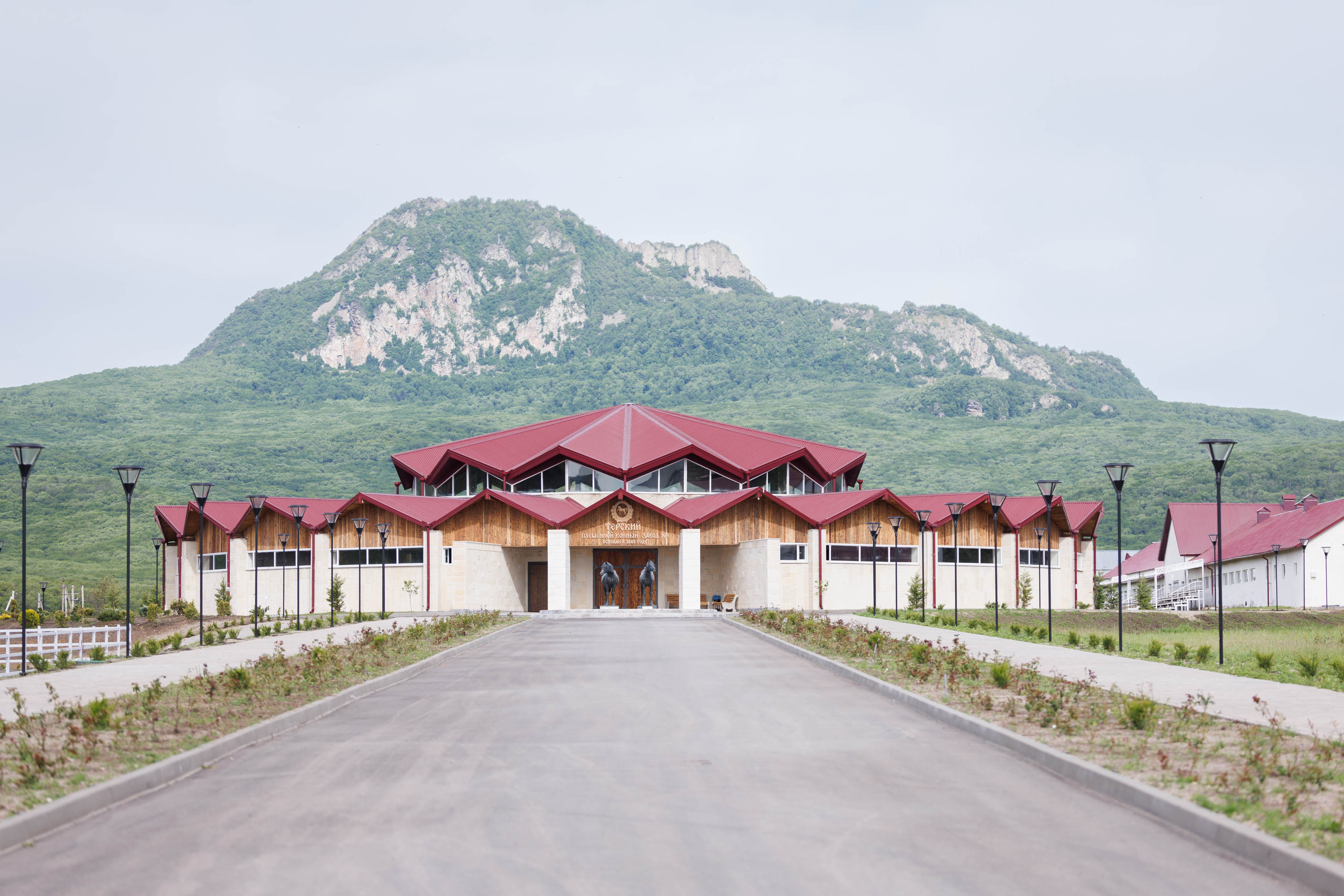 Комфортабельные конюшни